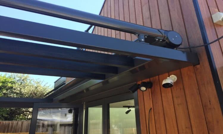 Retractable roofing