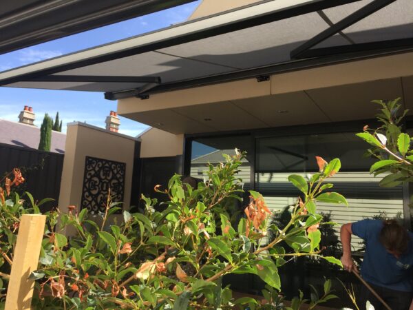 full cassette awning 2 600x450 (1)